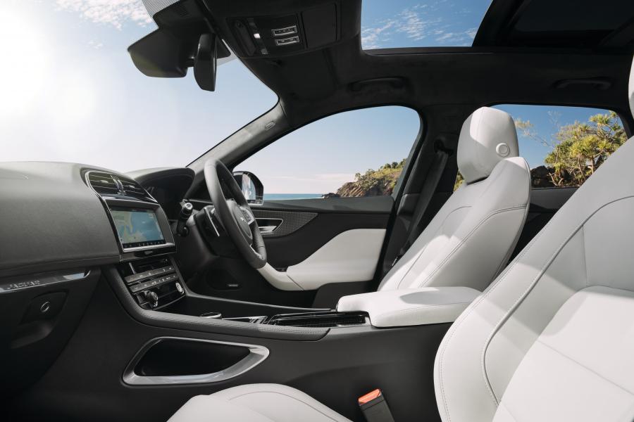 Интерьер Jaguar F-Pace S 35t AWD 2016 года  (AU) (фото 5 из 29)